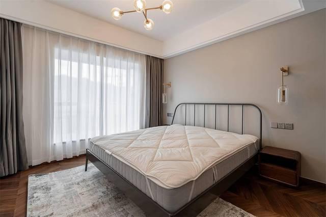现代简约风格卧室装修效果图